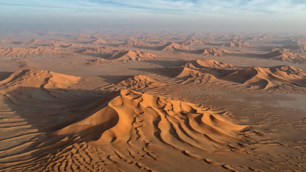 Dù hiện có nhiều cồn cát được biết đến, chỉ có một cồn cát cổ đại được phát hiện dưới dạng sa thạch, có niên đại khoảng 250 triệu năm, ở Scotland. Việc tìm hiểu cấu trúc bên trong các cồn cát có thể giúp các nhà địa chất xác định thêm tàn tích sa thạch của các cồn cát sao cổ đại.