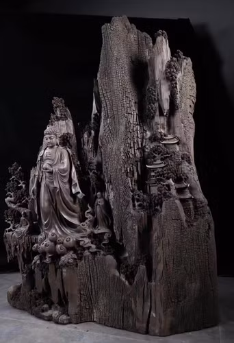 Thời cổ đại, các tác phẩm nghệ thuật chạm khắc từ gỗ âm trầm có giá trị vô cùng lớn. Hoàng đế triều đại nhà Thanh coi nó như là một vật liệu hoàng gia và người dân không thể sử dụng nó cho mục đích cá nhân của mình.