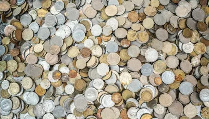 Được các nhà dò tìm kim loại khai quật ở vùng núi phía nam miền Trung Ba Lan, có khả năng " kho báu" này thuộc về Antoni Jaczewski, một kẻ lừa đảo từ cuối thế kỷ 17 và đầu thế kỷ 18.