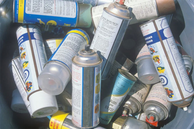 Tuy nhiên, hàng thập kỷ sau, giới khoa học phát hiện rằng CFC đã gây ra lỗ thủng tầng ozone trên Nam Cực. Lỗ thủng này có nguy cơ đe dọa toàn bộ sự sống trên Trái Đất nếu không được kiểm soát.