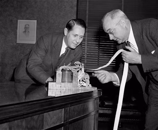 CFC cũng bị loại bỏ dần theo Nghị định thư Montreal năm 1987, và lỗ thủng tầng ozone đang dần cải thiện, nhưng phải mất khoảng nửa thế kỷ nữa để hồi phục hoàn toàn.