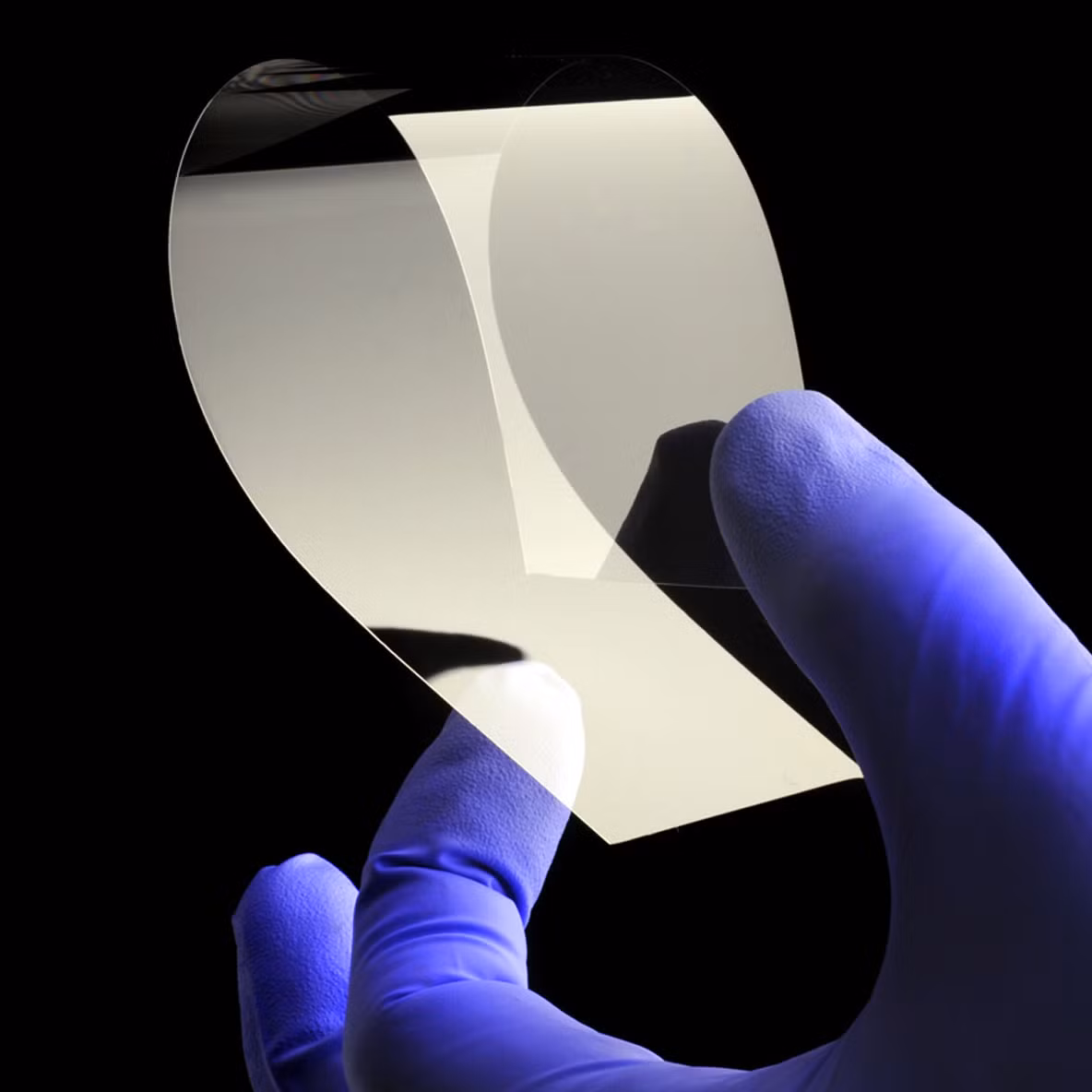 Hiện tại, công ty Corning đã phát triển loại thủy tinh dẻo Willow Glass, tương tự về tính năng nhưng xuất hiện muộn hàng nghìn năm.