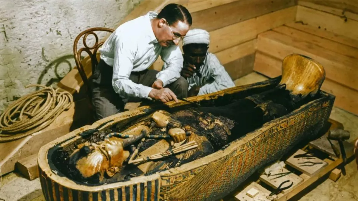 4. Hoàng đế Ai Cập Tutankhamun: Quan tài của hoàng đế trẻ tuổi này đã được tìm thấy vào năm 1992, vẫn còn nhiều bí ẩn xung quanh cái chết của ông.
