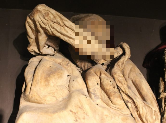 6. Xác ướp ở Guanajuato, Mexico: Các xác ướp này được cho là bị chôn sống do dịch tả vào năm 1833, bao gồm cả Ignacia Aguilar, có dấu vết của việc cố gắng tự tử.