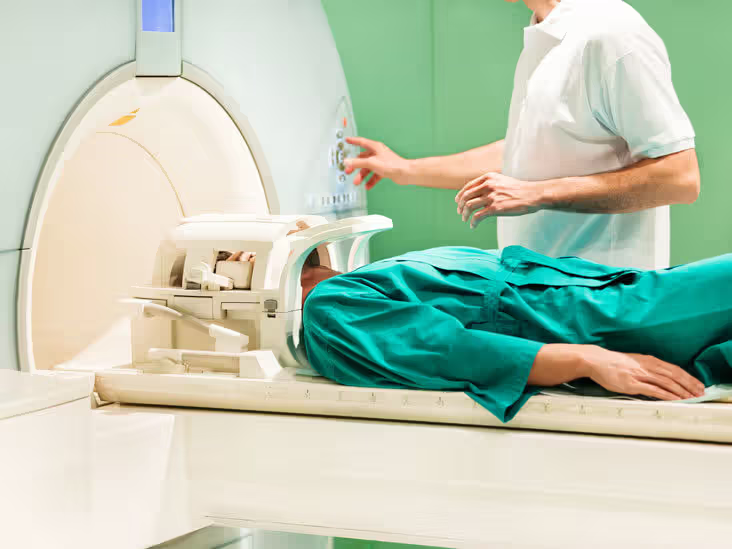 Máy MRI mà Trung Quốc dự định chế tạo sẽ tạo ra từ trường lên tới 14 tesla, đủ mạnh để kích thích các hạt nhân của phân tử nặng hơn như natri, phốt-pho và kali, giúp chụp được hoạt động của não bộ.