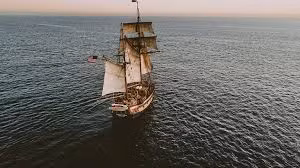 2. Tàu Witchcraft: Vào đêm 22/12/1967, hai du khách rời bến Miami trên tàu Witchcraft và gặp sự cố.