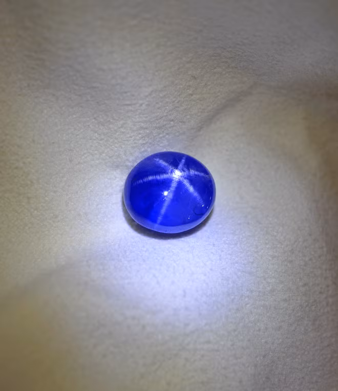 Trong quá trình làm sạch, một số viên sapphire sao (loại sapphire phản ánh sáng giống hình ngôi sao) cũng được phát hiện, mang lại giá trị kinh tế lớn.