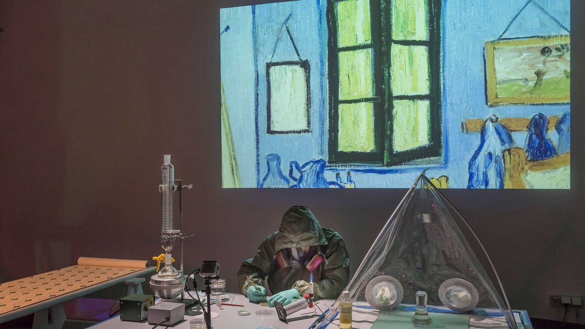 Hiện chỉ còn 5 trong số 100 bản gốc còn tồn tại, hầu hết đã bị hủy vì nguy cơ thạch tín.