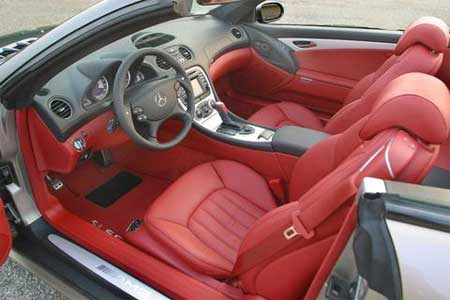 4. Tiến bộ trong điều khiển xe và lốp xe thông minh: Mercedes phát triển dòng SL-Class với điều khiển bằng cần chỉnh hướng.