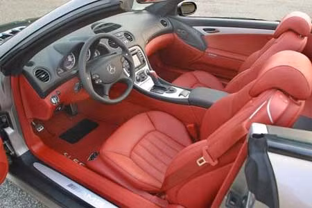 4. Tiến bộ trong điều khiển xe và lốp xe thông minh: Mercedes phát triển dòng SL-Class với điều khiển bằng cần chỉnh hướng.