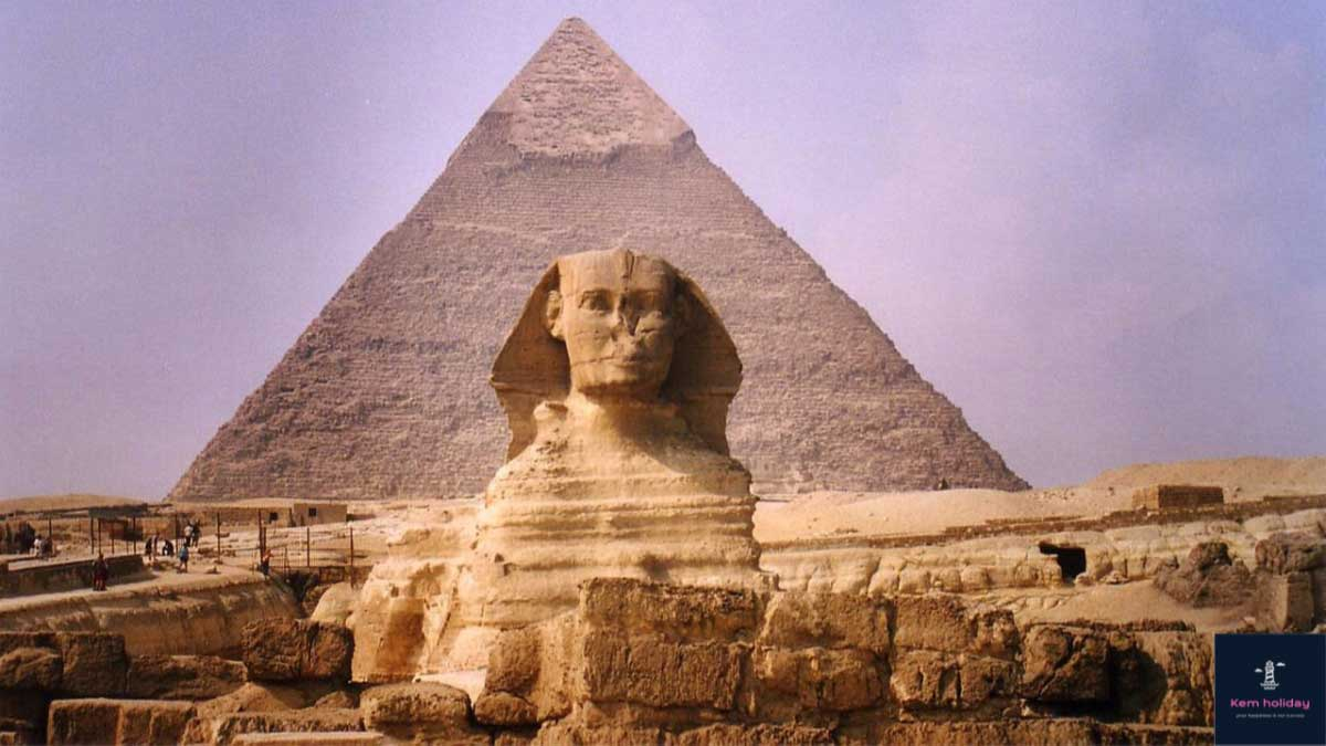 7. Tượng nhân sư ở Ai Cập: Bí ẩn về khối đá chặn miệng hố dưới tai của tượng nhân sư, vẫn chưa có lời giải đáp.