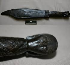 Có thể đây từng là một dụng cụ dùng để dệt vải, với phần đầu nhọn để tách và chọn sợi chỉ.