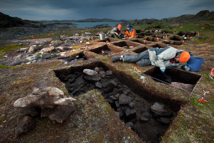 Năm 1960, tại Newfoundland (Canada), tìm thấy tàn tích của một khu định cư người Viking, chứng minh sự tồn tại của Vinland.