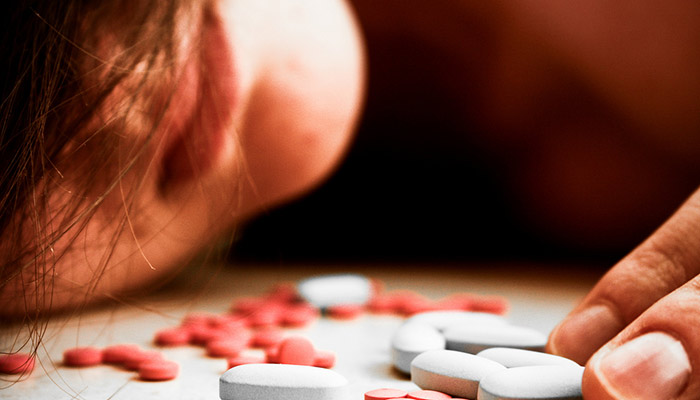 Bài hát được viết vào năm 1932 bởi nghệ sĩ piano người Hungary, Rezső Seress, và được gọi là "ca khúc gây tự sát".