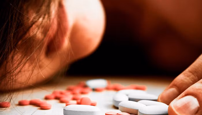 Bài hát được viết vào năm 1932 bởi nghệ sĩ piano người Hungary, Rezső Seress, và được gọi là "ca khúc gây tự sát".