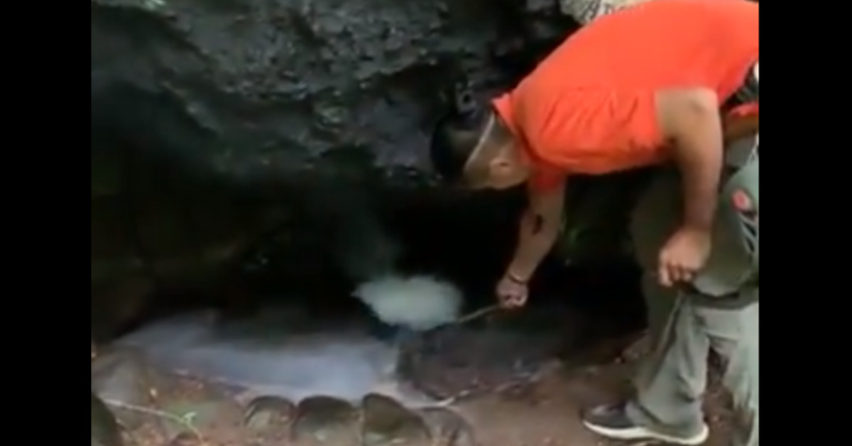 Hang tử thần đã trở thành một điểm thu hút khách du lịch do tính nguy hiểm và kỳ lạ của nó, mặc dù việc vào bên trong là rất khó khăn và nguy hiểm.