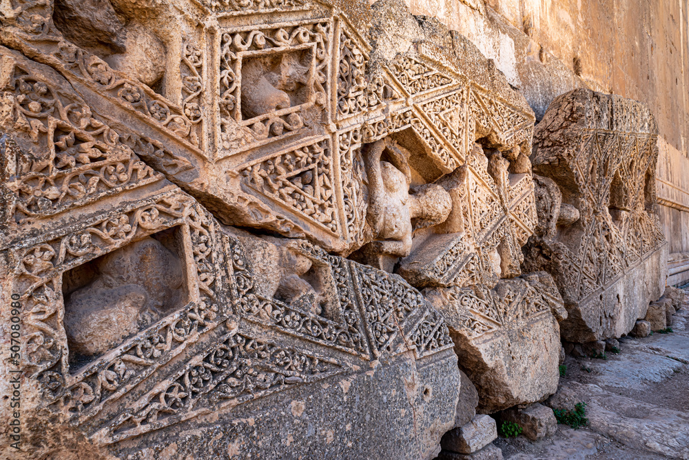 Ngoài là một ngôi đền, Baalbek cũng có thể là một đài quan sát thiên văn, sử dụng các cấu trúc đá để quan sát các hiện tượng thiên văn và dự đoán chúng.