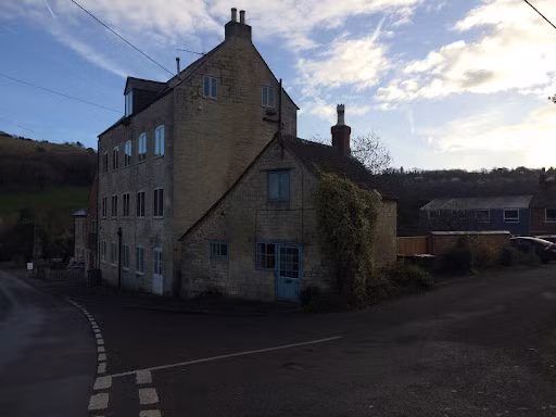 3. Biệt thự Woodchester: Biệt thự Woodchester ở Anh, xây từ thời Victoria nhưng chưa hoàn thành, được cho là bị nhiều hồn ma ám.