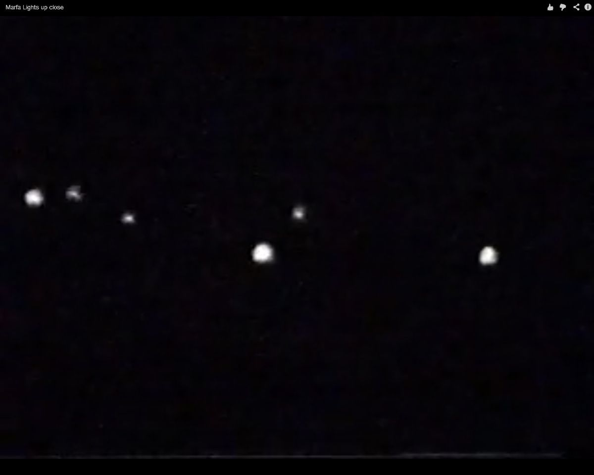 Đèn Marfa, những đốm sáng kỳ lạ xuất hiện gần thị trấn Marfa, Texas, đã thu hút sự chú ý và làm đau đầu các nhà khoa học trong nhiều thập kỷ.