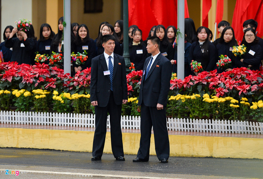 Một khi được tuyển vào nhóm cận vệ, họ còn phải trải qua chương trình huấn luyện khốc liệt. Những cận vệ được đào tạo theo đúng chuẩn của Lực lượng Biệt kích - nhóm có nhiệm vụ tấn công phủ đầu các cứ điểm trọng yếu ở Hàn Quốc trong trường hợp chiến tranh nổ ra. Ảnh: Zing news