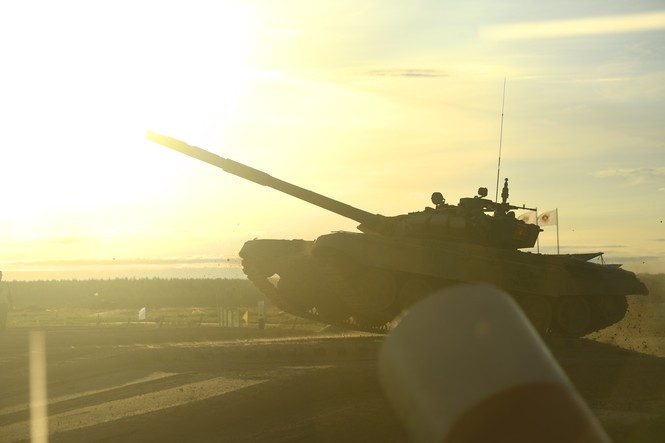 Ngay sau khi kíp xe số 1 hoàn thành phần thi, kíp xe số 2 nhanh chóng vào cuộc. Kíp xe số 2 gồm Trưởng xe Vũ Bá Trọng, Pháo thủ Trần Ngọc Bình và Lái xe Nguyễn Quốc Tuấn.