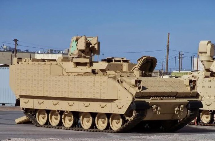 Những chiếc xe bọc thép AMPV dự định thay thế vai trò của M113 trong nhiệm vụ chuyển quân, làm xe cứu thương, xe chỉ huy, xe đa dụng… Dự tính chúng sẽ được sản xuất để thay thế khoảng 3000 chiếc M113.
