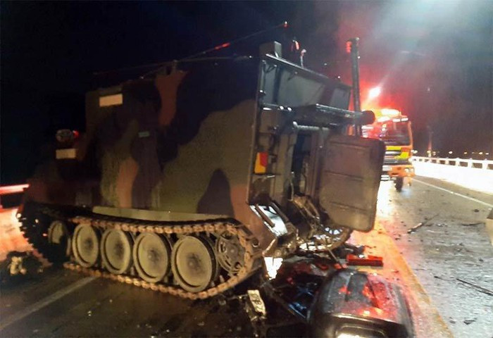 Truyền thông Hàn Quốc đưa tin trước khi tai nạn xảy ra, hai thiết giáp Mỹ di chuyển trên cầu với tốc độ chậm. Khu vực xảy ra tai nạn gần thao trường bắn đạn thật Rodriguez của lực lượng quân đội Mỹ đồn trú tại Hàn Quốc.