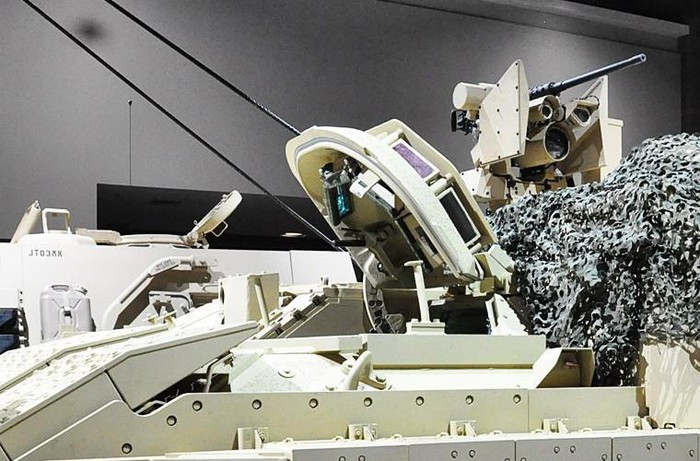 Vũ khí trang bị là súng máy hạng nặng M2HB hoàn toàn tự động với các cảm biến đi kèm. Xạ thủ chỉ việc ngồi trong xe và khai hỏa thay vì phải ló hẳn đầu ra ngoài như xe M113.