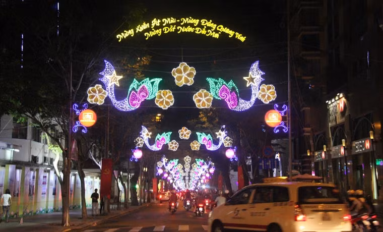 đường Đồng Khởi...