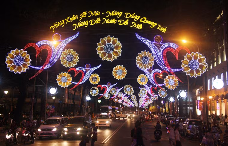 Đường Phạm Ngọc Thạch...