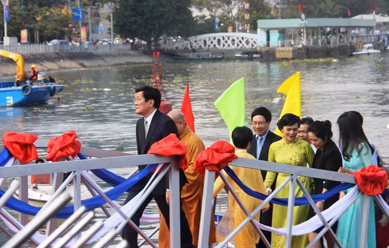 Buổi lễ diễn ra vô cùng trang trọng trước sự chứng kiến của rất đông người dân TP HCM.