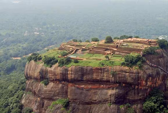 Ngày nay, Sigiriya là điểm đến quan trọng đối với các khảo cổ muốn tìm hiểu và nghiên cứu kiến trúc và cuộc sống của con người thời xưa.