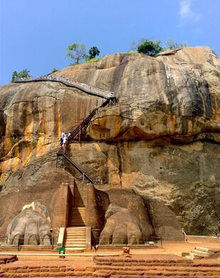 Với những giá trị lớn về văn hóa, lịch sử và kiến trúc, núi đá nguyên khối Sigiriya được UNESCO công nhận là Di sản Thế giới vào năm 1982.