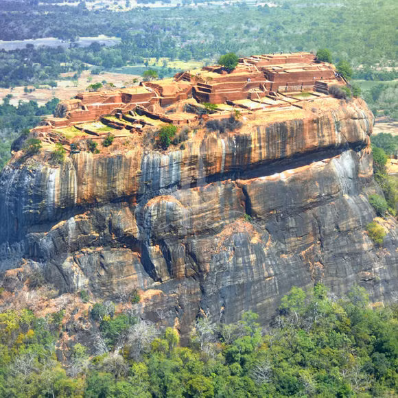 Về sau, khu phức hợp pháo đài được chuyển đổi thành một tu viện Phật giáo.