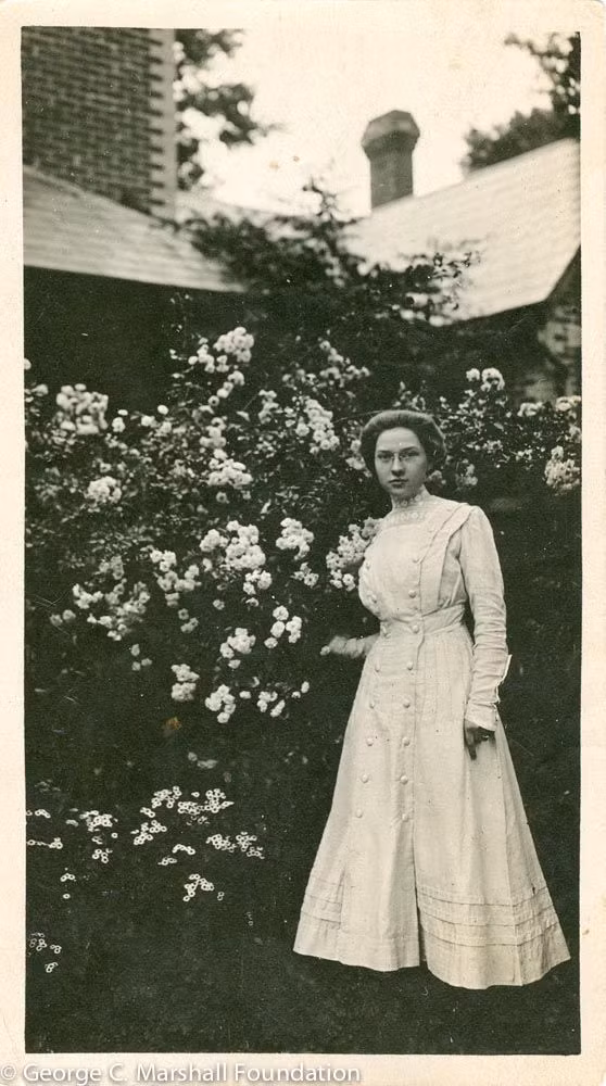 Tiếp đến, bà Elizebeth tham gia phỏng vấn của Riverbank để trở thành phụ tá nghiên cứu cho Elizabeth Wells Gallup - người muốn chứng minh Sir Francis Bacon mới chính là tác giả của các vở kịch thay vì Shakespeare. Về sau, bà Elizebeth và chồng chứng minh được Sir Francis Bacon chưa từng viết bất kỳ tác phẩm nào giống như của Shakespeare.