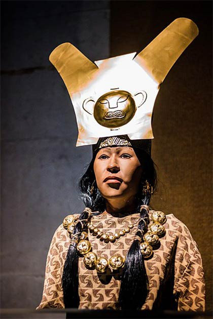 Thi hài Lady of Cao được bọc trong 20 lớp vải. Khí hậu khô hạn tại Huaca El Brujo giúp bảo quản thi hài và những hình xăm của bà còn khá nguyên vẹn theo thời gian.