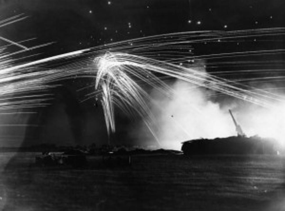 Theo một nghiên cứu, Mỹ đã bắn 1.440 quả đạn pháo 76 mm và 37 mm lên bầu trời Los Angeles (tức trung bình 48 phát/phút) nhằm bắn hạ máy bay lạ trong cuộc chiến trên.