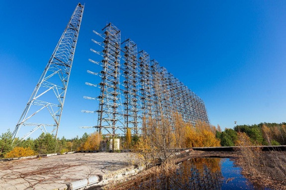 Trạm radar Duga nằm gần Chernobyl từng được Liên Xô sử dụng trong thời Chiến tranh Lạnh. Đây nơi các chuyên gia Liên Xô theo dõi và phát hiện các vụ phóng tên lửa đạn đạo cách xa 4.000 km.