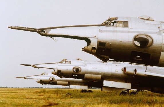 Máy bay ném bom M-4 được Liên Xô thiết kế có thể mang theo bom hạt nhân. Ngày nay, chúng trở nên cũ kỹ và bị rỉ sét.