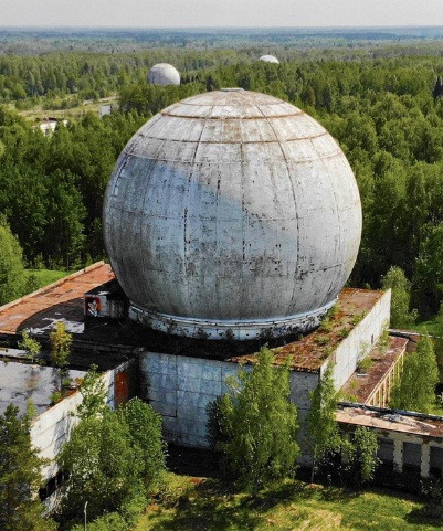 Hệ thống phòng thủ tên lửa S-25 và A-35 được Liên Xô sử dụng trong thời kỳ Chiến tranh Lạnh.