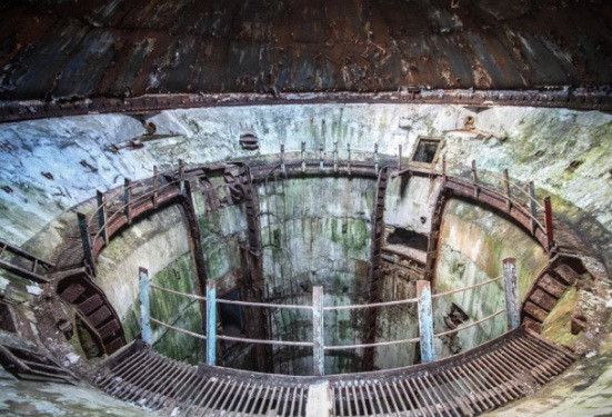 Hầm silo phóng tên lửa của Liên Xô xuống cấp sau nhiêu thập kỷ ngừng sử dụng.