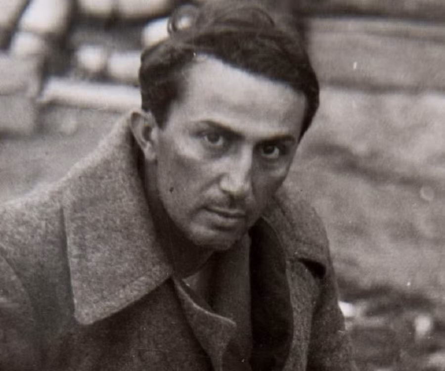 Sau biến cố lớn này, Dzhugashvili quay trở lại Moscow. Tại đây, ông quyết định đi học Đại học và thi đỗ Đại học Giao thông. Với tấm bằng cử nhân, ông làm việc tại một nhà máy mang tên cha.