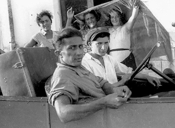 Năm 1925, Dzhugashvili tốt nghiệp phổ thông với kết quả học tập bình thường. Ông không muốn học đại học. Thay vào đó, ông muốn sống độc lập và cưới người bạn cùng lớp Zoya Gunnina.