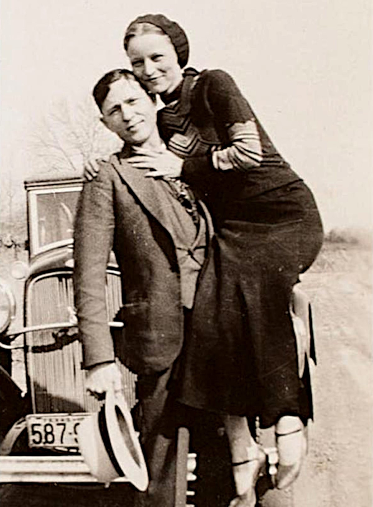  Cặp tình nhân tội phạm Clyde Barrow và Bonnie Parker là một trong những kẻ bị Cục điều tra liên bang (FBI) truy lùng gắt gao nhất trong suốt nhiều năm.