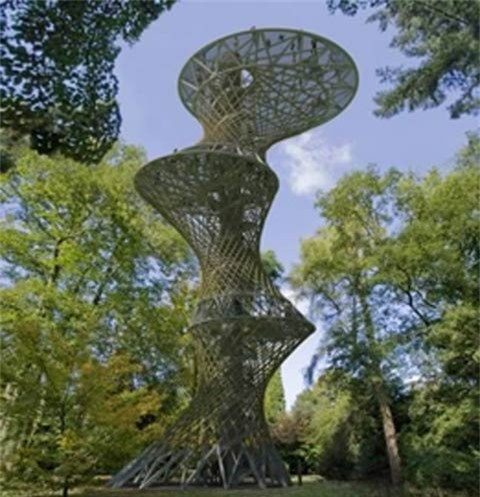 Tháp quan sát Bamboo (Amazo). Kiến trúc sư người Anh Marks Barfield đã thiết kế khu trung tâm nghiên cứu rừng Amazon bằng một tòa quan sát được dựng hoàn toàn bằng tre.