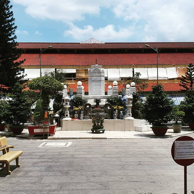 Năm 2017, UBND TP.HCM công nhận chợ Bình Tây là di tích kiến trúc và nghệ thuật cấp thành phố. Ngôi chợ khánh thành năm 1930. Tháng 11/2017, thành phố khởi công dự án nâng cấp, sửa chữa toàn diện. Toàn bộ kiến trúc, đường nét khi sửa chữa đều được Trung tâm bảo tồn và phát huy giá trị di tích lịch sử văn hóa, Sở Văn hóa và Thể thao TP.HCM kiểm định. Đặc biệt, công trình được phục chế theo nguyên mẫu mái ngói thời kỳ đầu. Ảnh: Jenny.le1284.