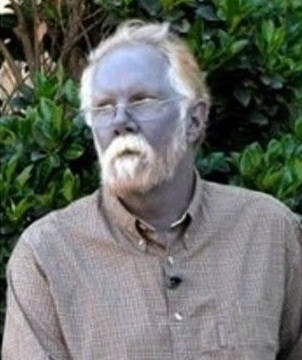 Khi ấy, Hemoglobin sẽ chuyển thành methemoglobin và không còn khả năng vận chuyển oxy. Khi methemoglobin trong hồng cầu lớn hơn 1%, thì sẽ tạo ra methemoglobinemia. Lúc này, da của người thiếu oxy sẽ chuyển sang màu xanh, môi tím và máu có màu chocolate sữa.