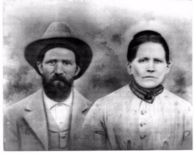 Khoa học gọi căn bệnh này là methemoglobinemia. Màu da xanh đặc biệt của các thành viên trong gia tộc Fugate xuất phát từ việc nguyên tố sắt hóa trị II trong hemoglobin (chất tạo ra màu đỏ của hồng cầu) chuyển thành sắt hóa trị III.