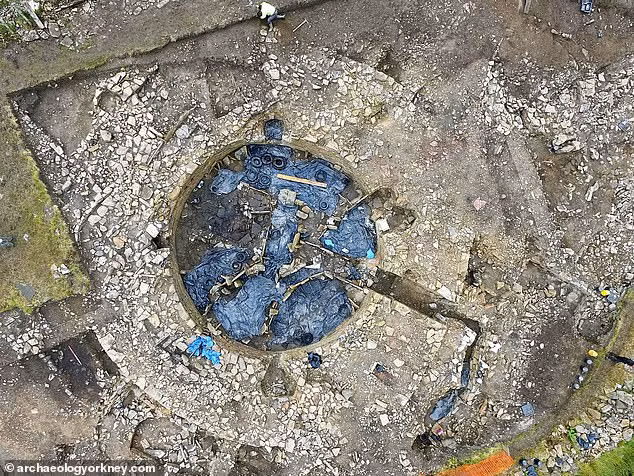 Song song với đó, các chuyên gia dự định tiến hành những cuộc khai quật tiếp theo để có thể giải mã những bí ẩn khác về cuộc sống của con người thời Đồ Sắt.