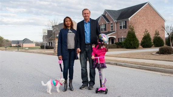 Đến ngày 8/10/1978, ông Dittrich đến thành phố Chicago (Mỹ) bằng hộ chiếu Canada giả với khoảng 7.000 USD trong túi. Lúc này, ông sử dụng danh tính giả với giấy khai sinh mang tên Jack Barsky.